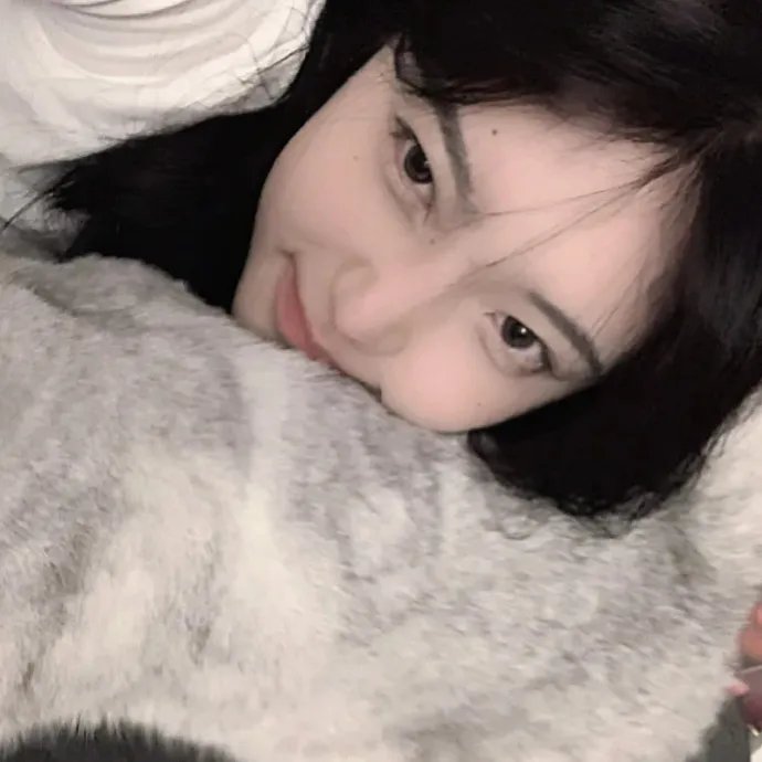 她不是我的妻子封面